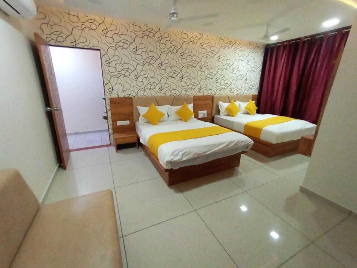 Hotel Dreamland Vadodara Buitenkant foto
