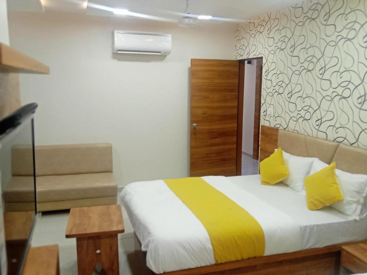 Hotel Dreamland Vadodara Buitenkant foto