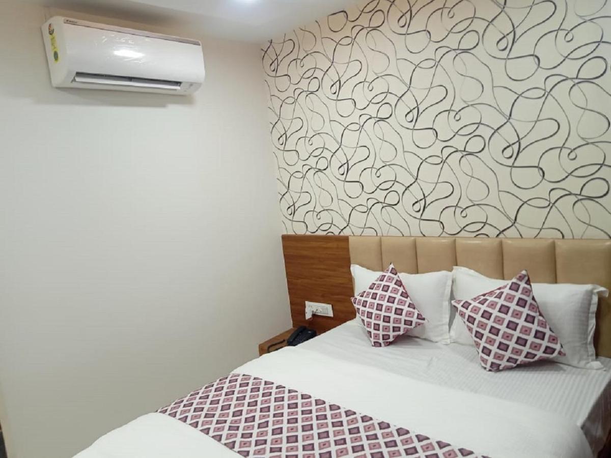 Hotel Dreamland Vadodara Buitenkant foto