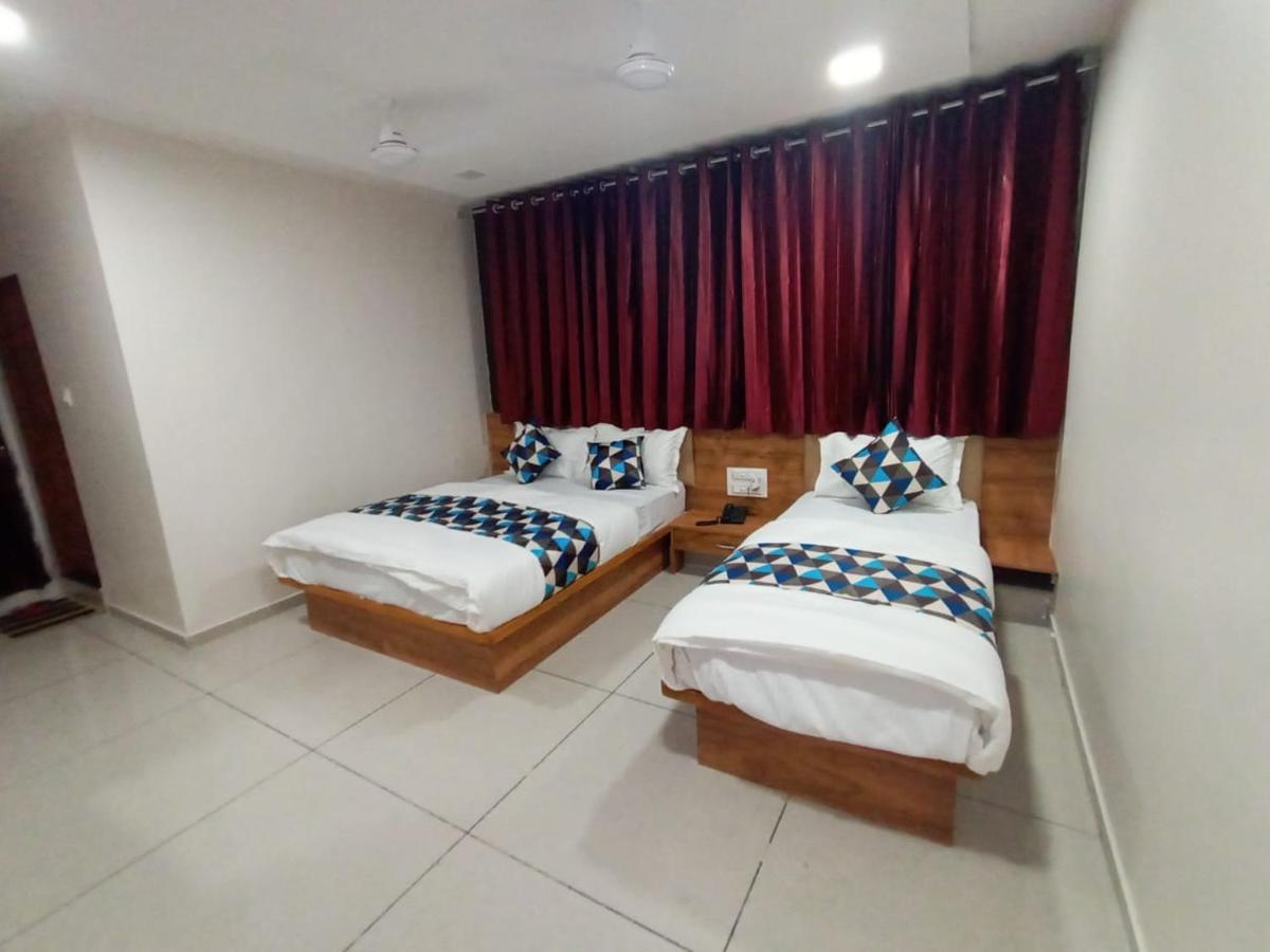 Hotel Dreamland Vadodara Buitenkant foto