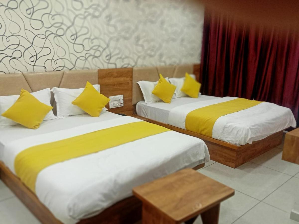 Hotel Dreamland Vadodara Buitenkant foto