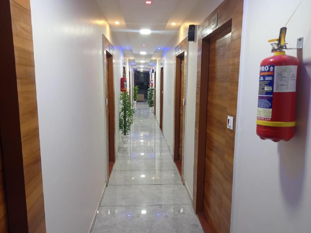 Hotel Dreamland Vadodara Buitenkant foto