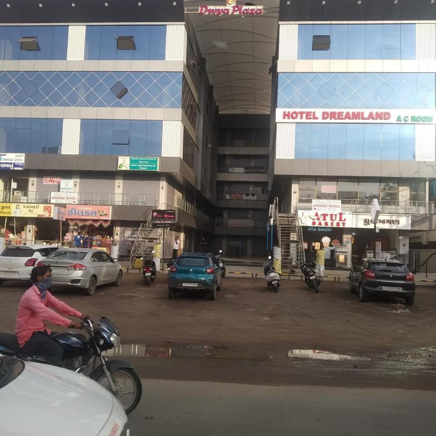 Hotel Dreamland Vadodara Buitenkant foto
