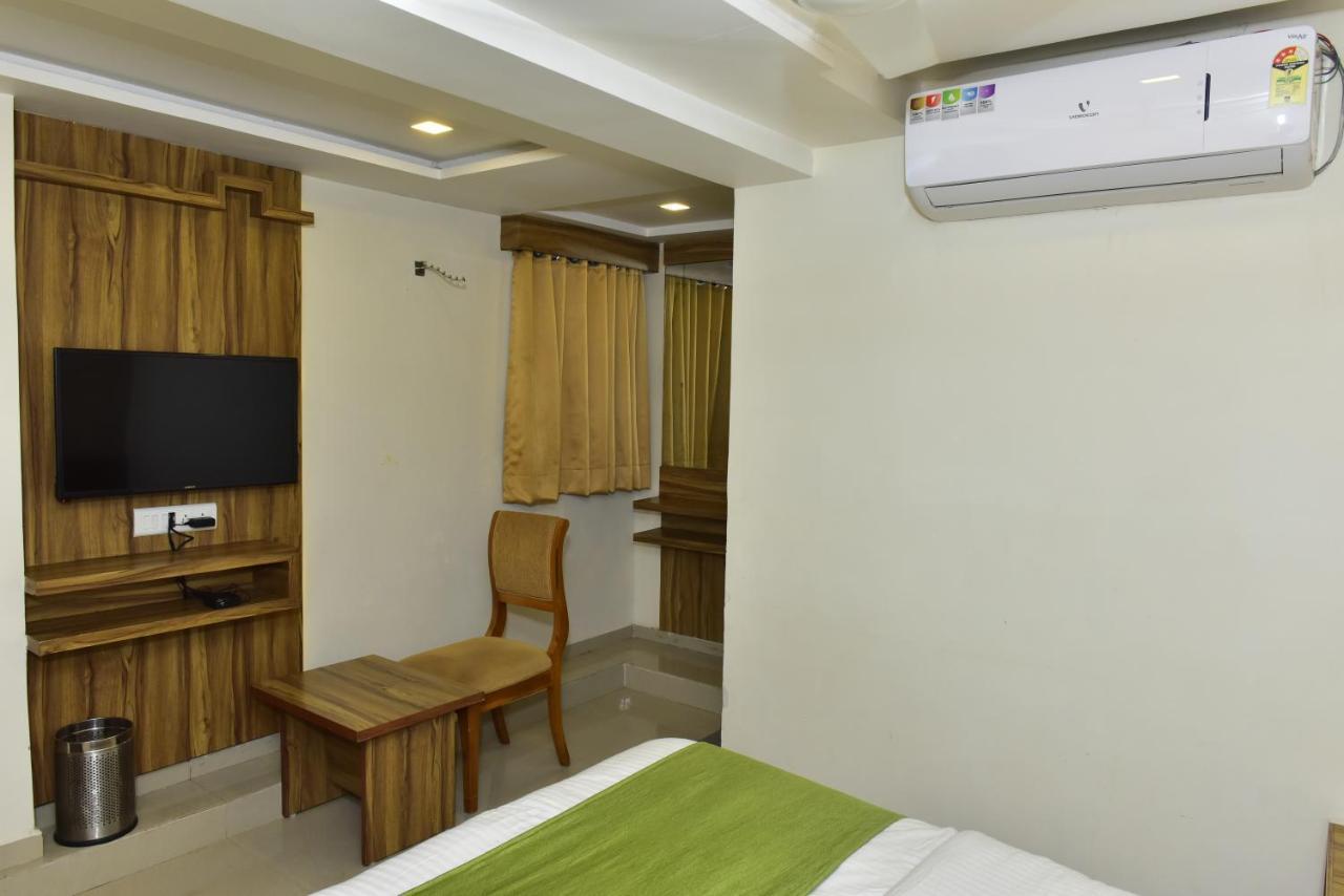 Hotel Dreamland Vadodara Buitenkant foto