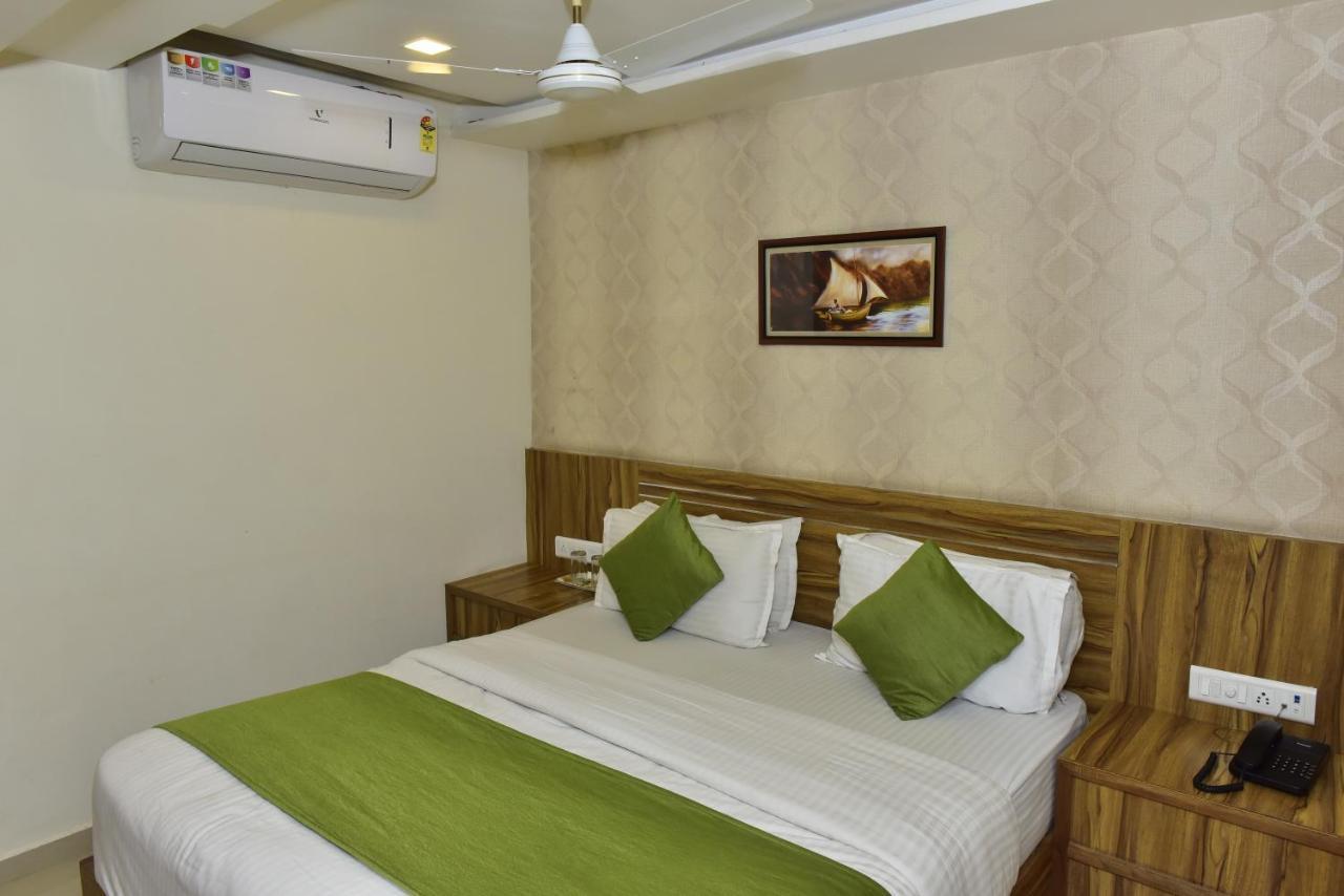 Hotel Dreamland Vadodara Buitenkant foto