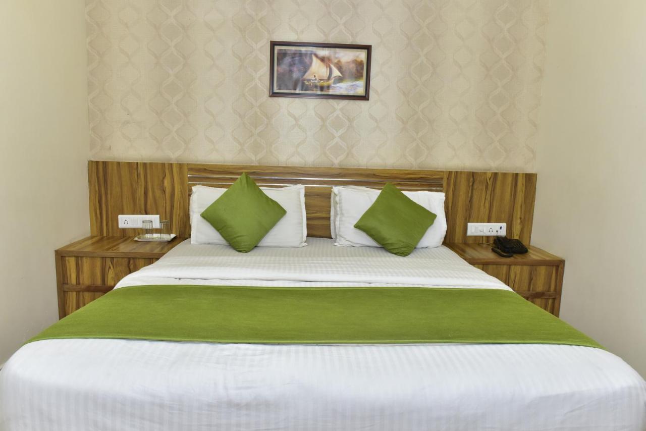 Hotel Dreamland Vadodara Buitenkant foto