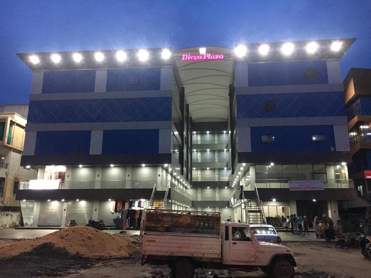 Hotel Dreamland Vadodara Buitenkant foto